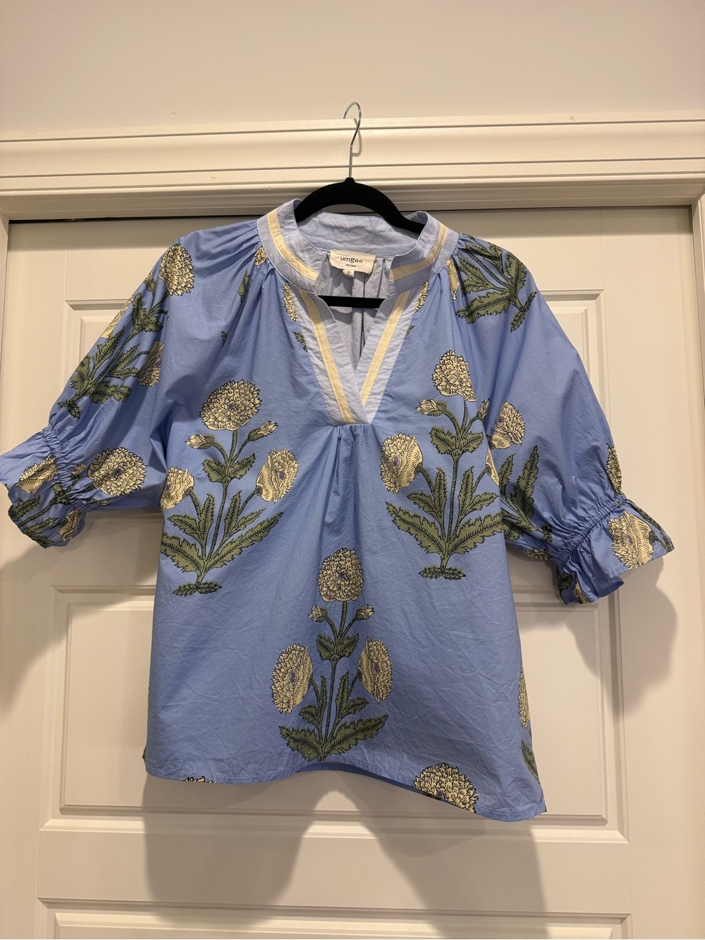 Umgee Periwinkle Blue Floral V-Neck Puff Sleeve Top - Picture 2 of 3